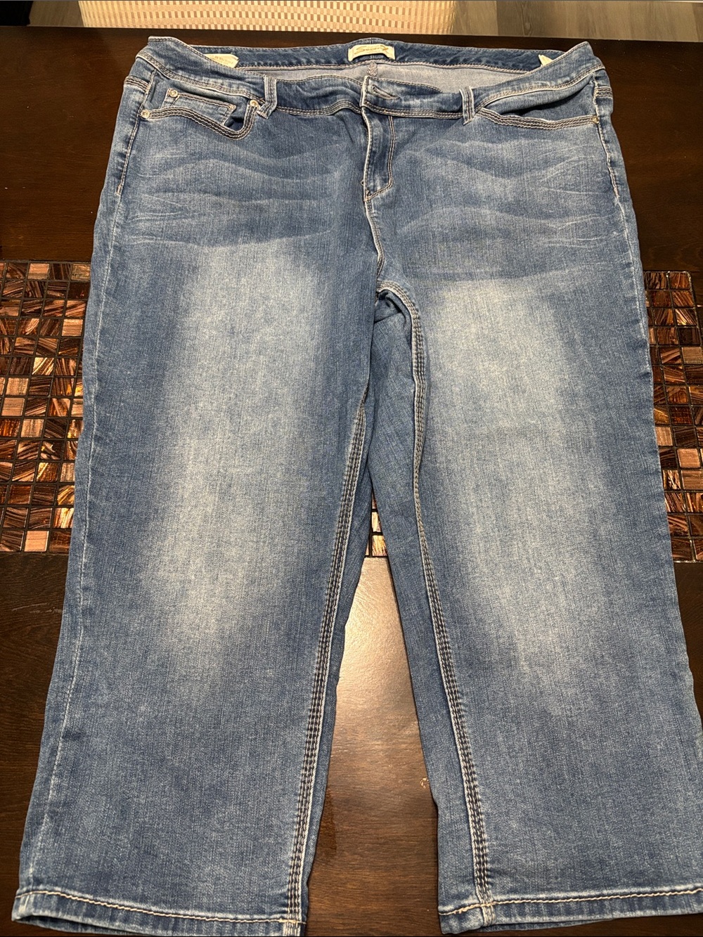 Seven Luxe Women's Faded Blue Cropped Jeans